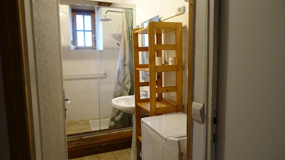 Bathroom 4, Les Ga Tes De Petrocoriis, Dordogne