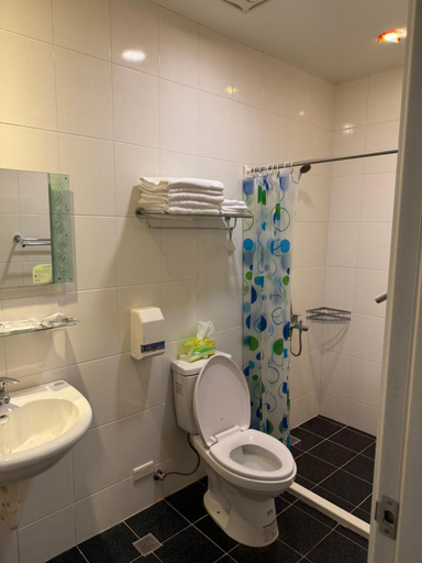 Bathroom 4, EZ Stay Hotel, Taipei City