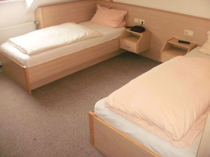 Bedroom 2, Zur Post Wellness und Sporthotel, Neustadt an der Waldnaab