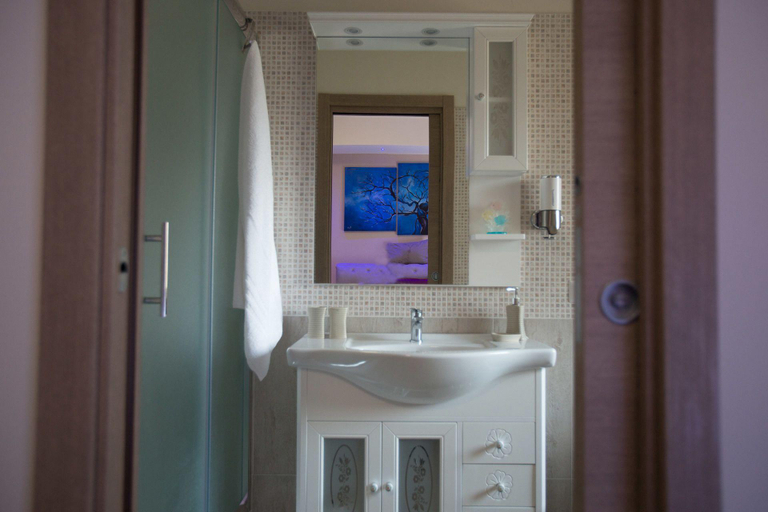 Bathroom 2, SuiteIRIS B&B, Frosinone