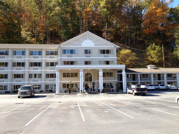Exterior & Views 2, Cherokee Grand Hotel, Jackson