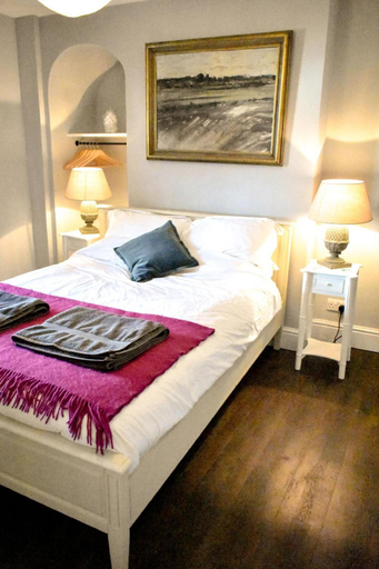 Bedroom 2, The Dark Horse Pub, Bristol