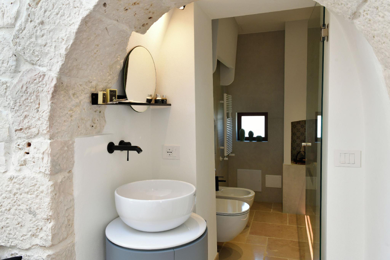 Bathroom 4, Lamarossa Trulli & Suites, Bari