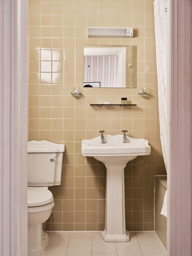 Bathroom 4, Columbia Hotel, London