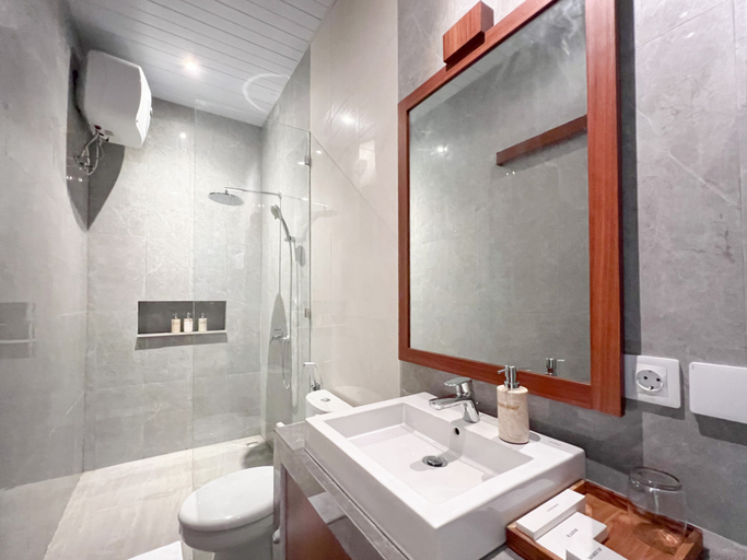 Bathroom 5, The Lavana Villa Pramestha River Side, Badung