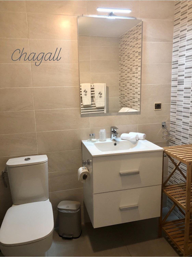 Bathroom 2, Auberge de l'Abbaye Cruis, Alpes-de-Haute-Provence