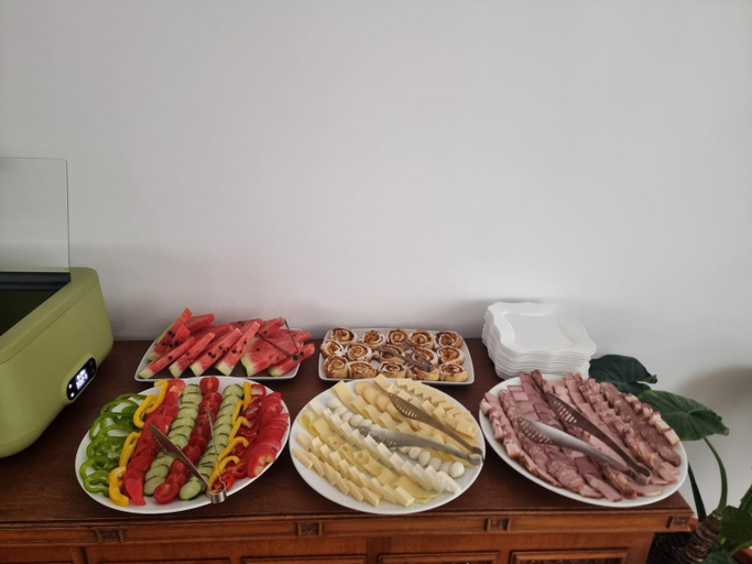 Food & Drinks 4, Casa Zuz Voronet, Gura Humorului