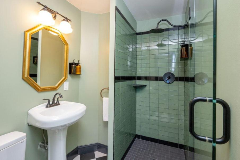Bathroom 4, Hideaway Inn Lenox, Berkshire