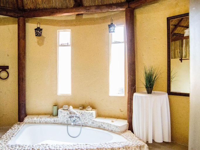 Bathroom, Hartbeespoort Country Hotel & Spa, Bojanala
