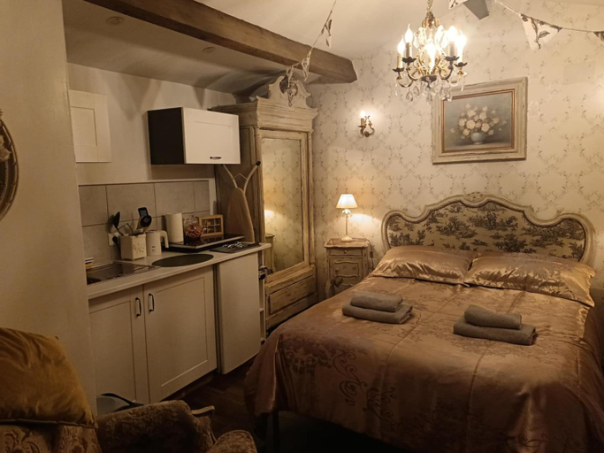 Bedroom, Gatekeepers Cottage Tiny House, Deux-Sèvres