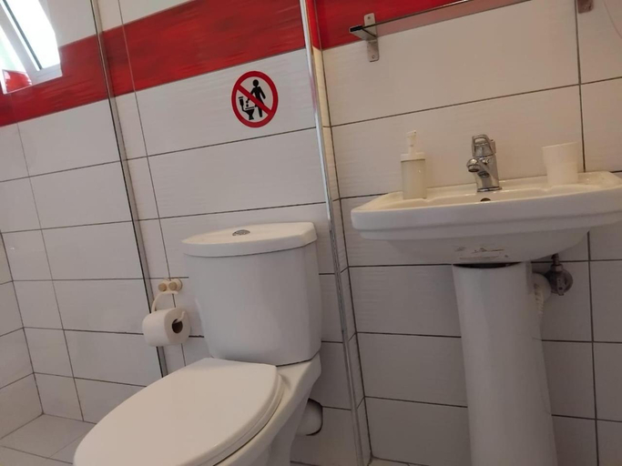 Bathroom 2, Rexhos Studios, Vlorës