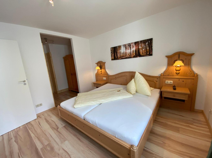 Bedroom 2, Hotel Lobmeyer, Cham