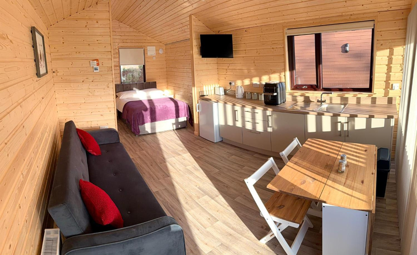 Bedroom 2, Belraugh Mountain View Hot Tub Lodges, Causeway Coast and Glens