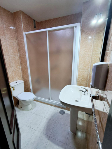 Bathroom, Hostal Dona Maria, Madrid