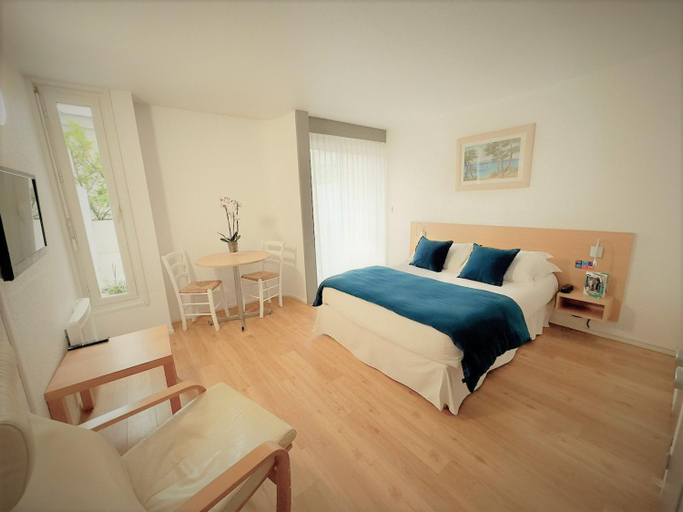 Bedroom, hotel thermes les Ecureuils, Landes