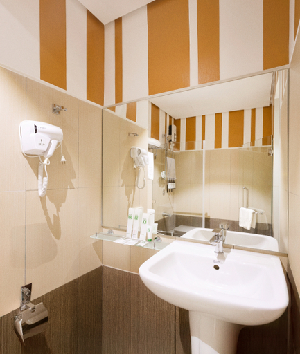 Bathroom, Hotel 101-Fort, Taguig