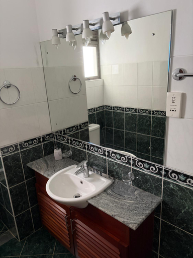 Bathroom 5, Hedgers Court Residencies - Otium Apartments, Colombo