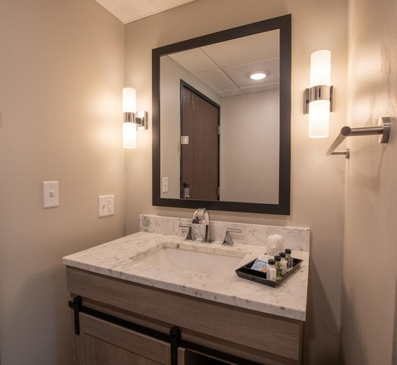 Bathroom 4, Superior Stay Hotel, Marquette