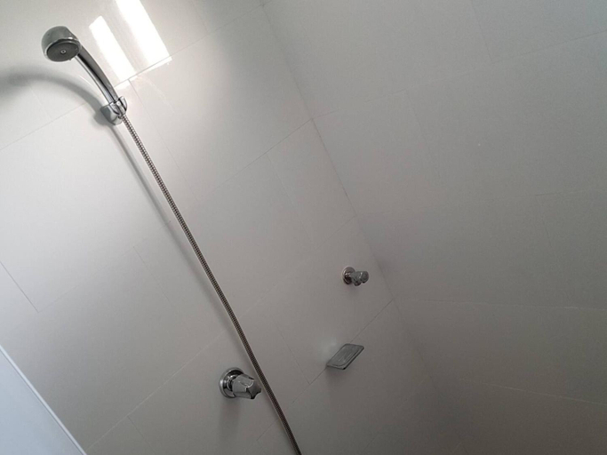 Bathroom 3, Green Turtle Backpackers Guesthouse, Puerto Princesa, Puerto Princesa City