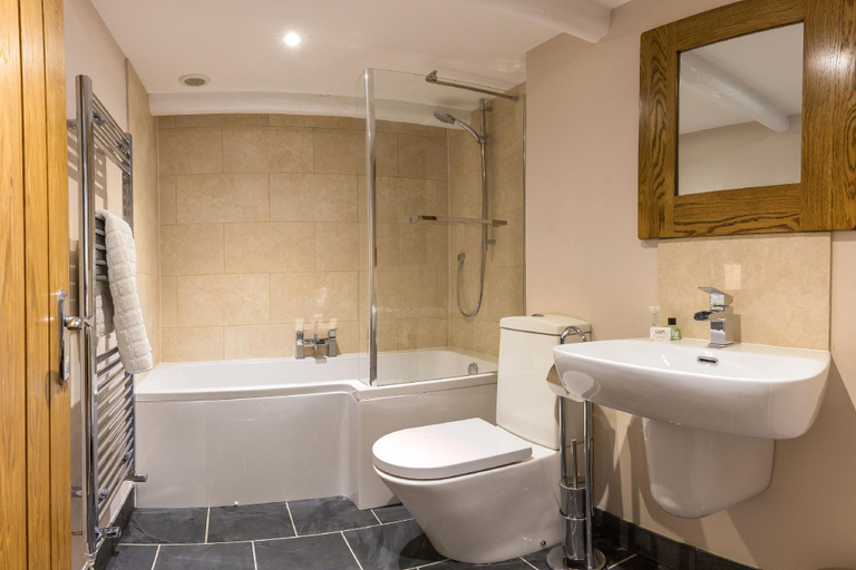 Bathroom 3, The Cambrian Inn, Pembrokeshire
