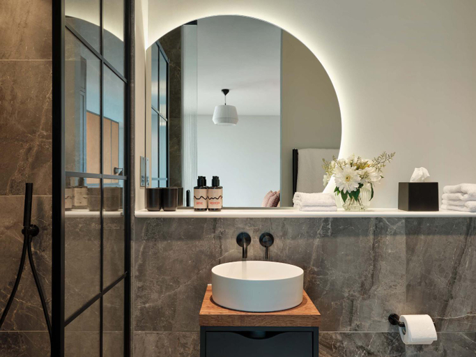 Bathroom 4, Escapade Silverstone, Northamptonshire