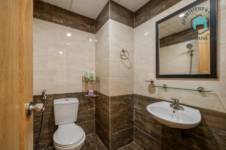 Bathroom 1, MD Ocean Apartment, Da Nang
