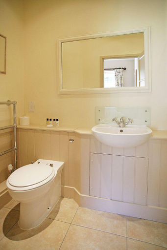 Bathroom 2, Tiger Inn - Catherine, East Sussex