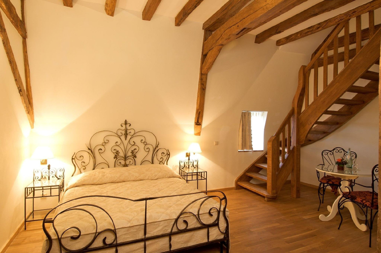 Bedroom 3, Burghaus & Villa Kronenburg, Euskirchen