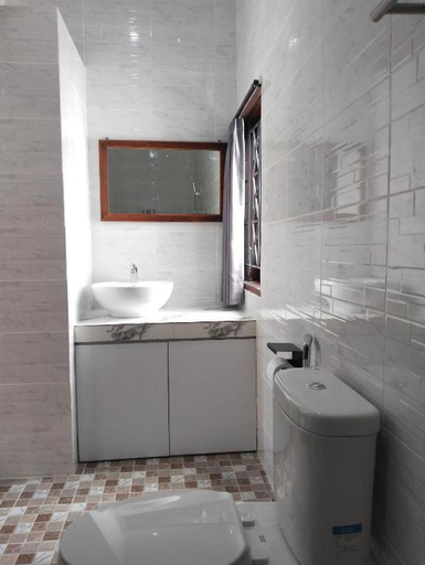 Bathroom 5, Leo home stay 2, Badung