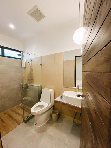 Bathroom 3, Banrublom, Muang Rayong