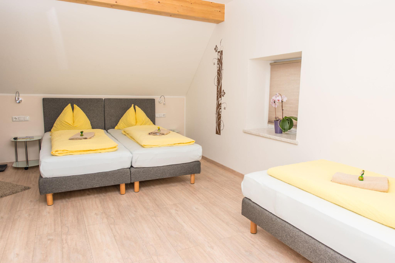 Bedroom 2, Ferienwohnungen und Zimmer Yassi, Murtal