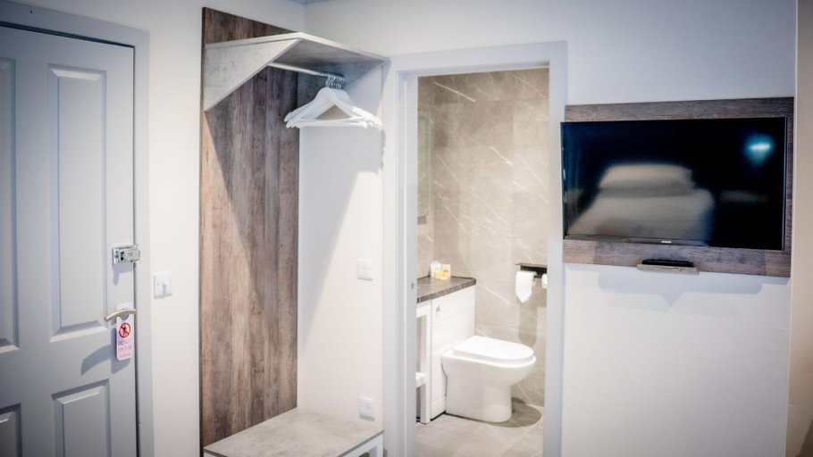 Bathroom 3, Loch Ness Gate House, Highland