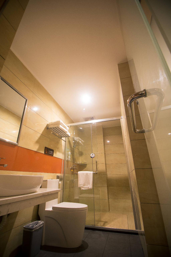 Bathroom 2, 7 Days Premium Yizhou Railway Staiton, Hechi