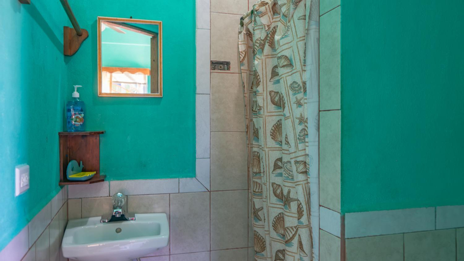 Bathroom 2, Hilltop Horizon Guesthouse