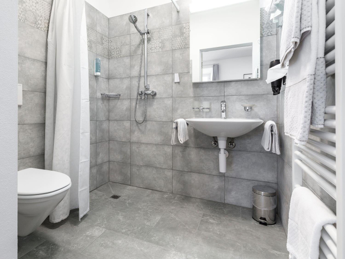 Bathroom 3, Historic Hotel Albrici, Bernina