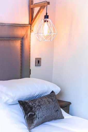 Bedroom 2, The Devonshire Arms, Derbyshire