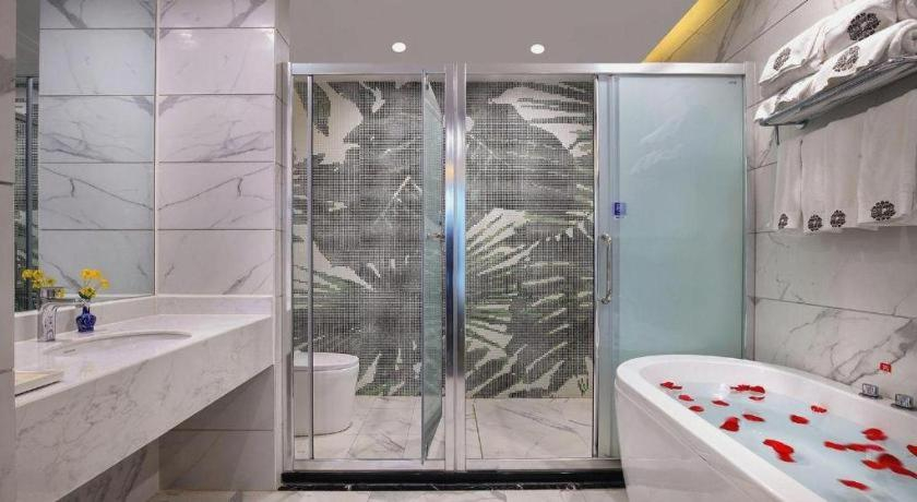 Bathroom 5, PARK INN KUNMING AIRPORT, Kunming