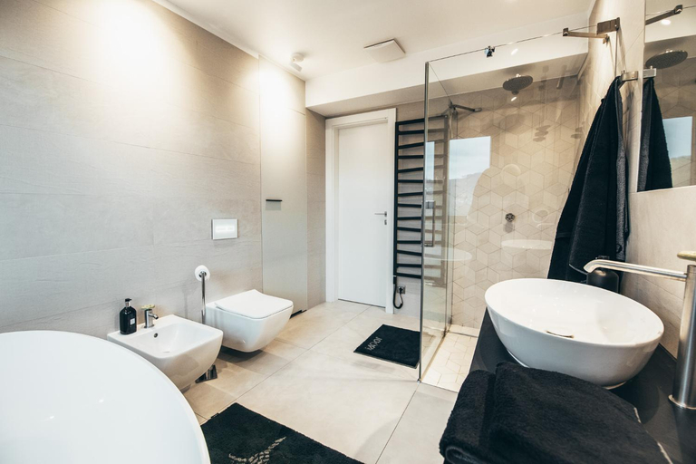 Bathroom 3, Lenneapartments Premium, Märkischer Kreis