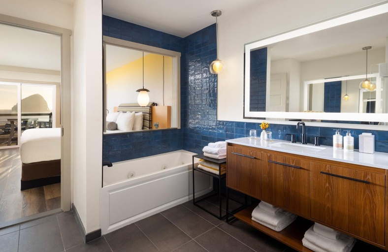 Bathroom, Inn at Cape Kiwanda, Tillamook