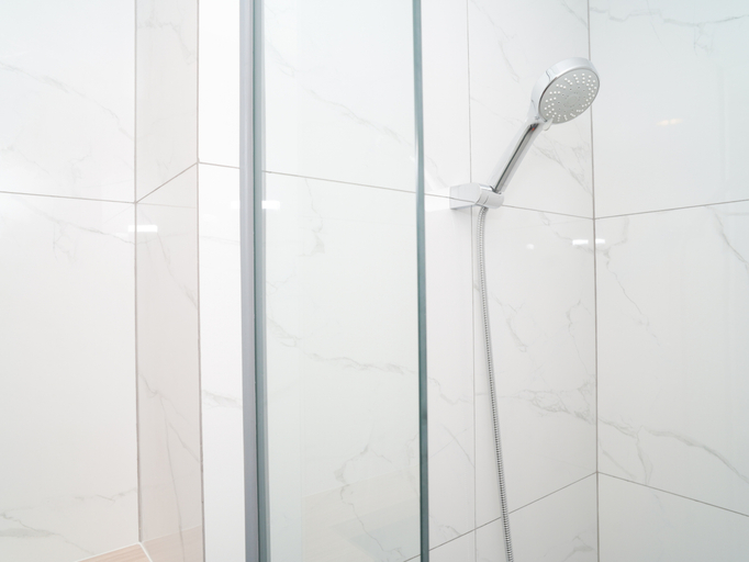 Bathroom 5, Comfy White Studio at Ciputra World 2 Apartment By Travelio, Jakarta Selatan