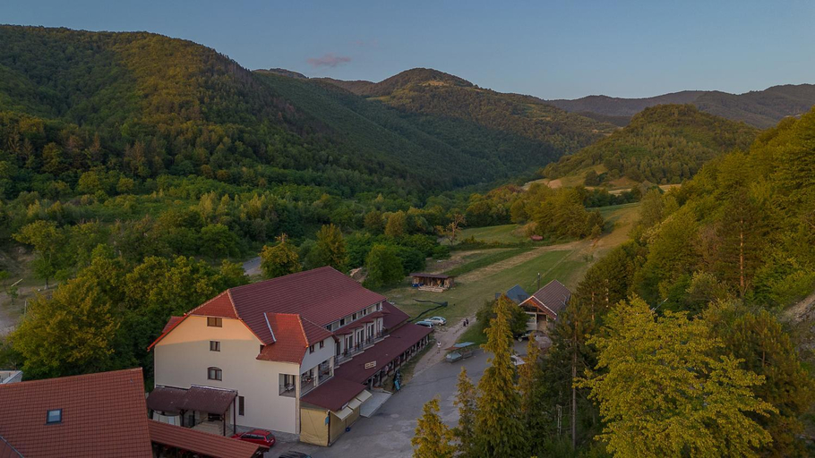 Exterior & Views 1, Pensiunea Popasul Ursilor, Pietroasa