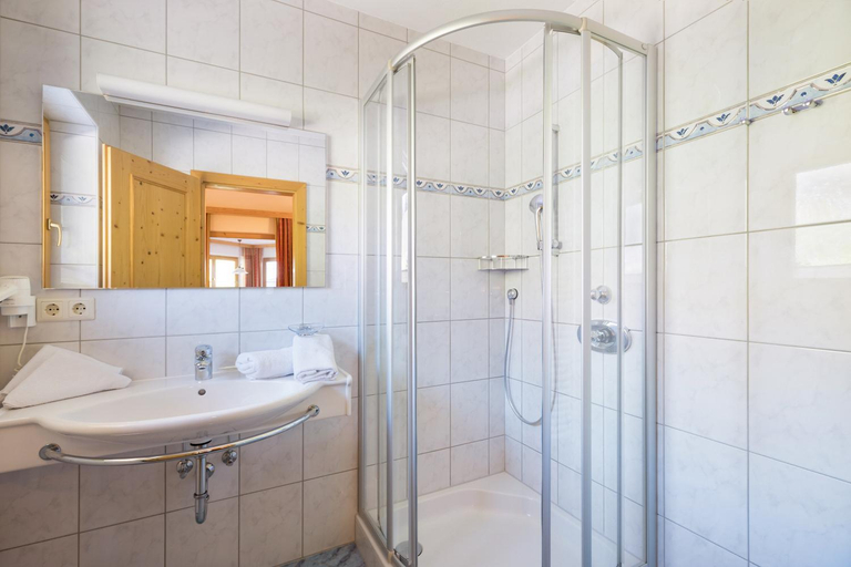 Bathroom 4, Alpenkonig, Schwaz