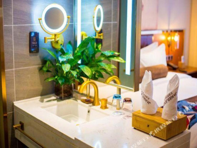 Bathroom 4, James Joyce Coffetel·Bao Ji Gao Tie Nan Zhan, Baoji