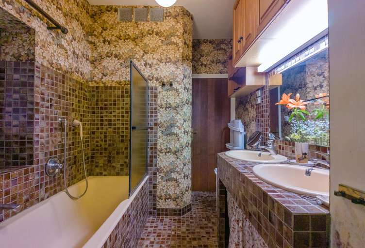 Bathroom 3, Lacoume Saint Jacques, Gers