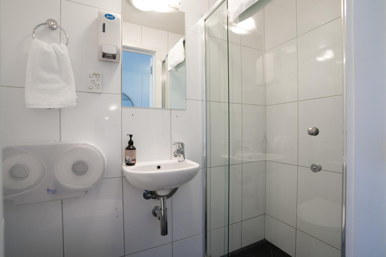 Bathroom 3, The Brownston Hostel, Queenstown-Lakes