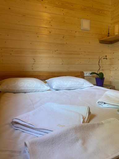 Bedroom 2, Chalet Ivanna, Nadvirnians'kyi