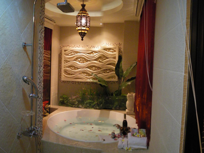 Bathroom 4, Xiu Feng, Pingtung