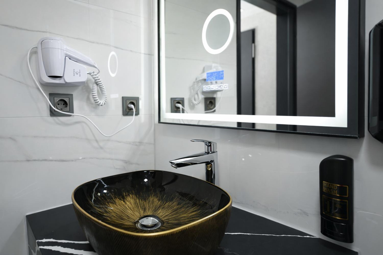 Bathroom 4, Olive INN Berlin, Berlin