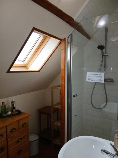 Bathroom, Les Trois Pommiers, Seine-Maritime