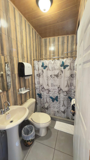 Bathroom 3, Hotel La Serrania, Boquete